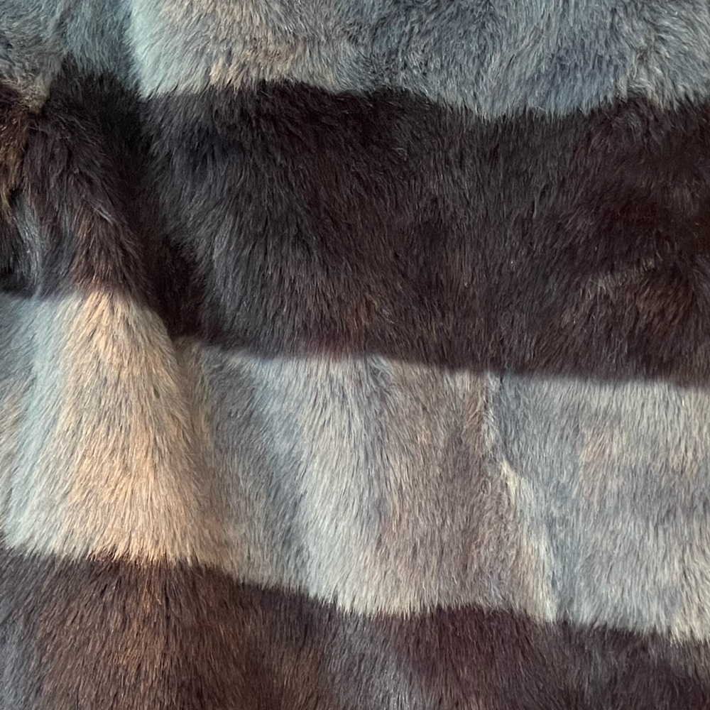 💙🩵 Boden Blue and light blue Striped faux Fur Coat - Picture 3 of 6